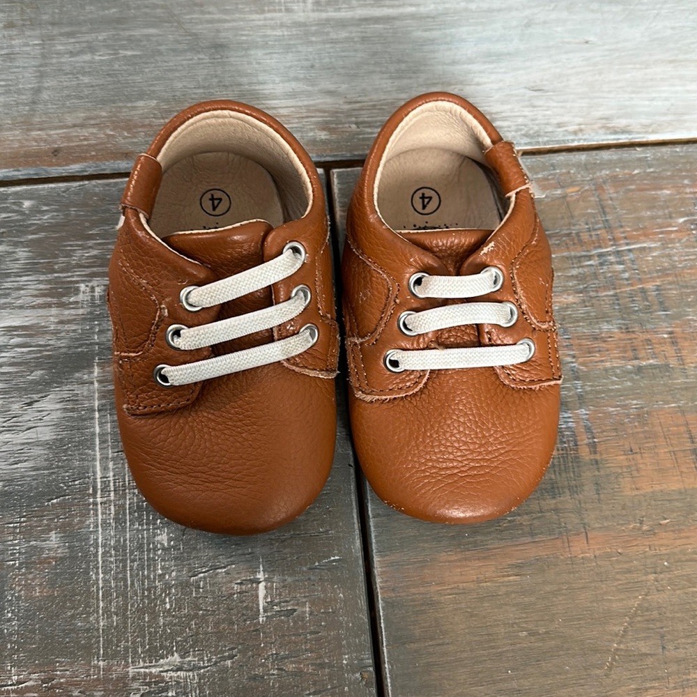 Little Love Bug shoes size C4